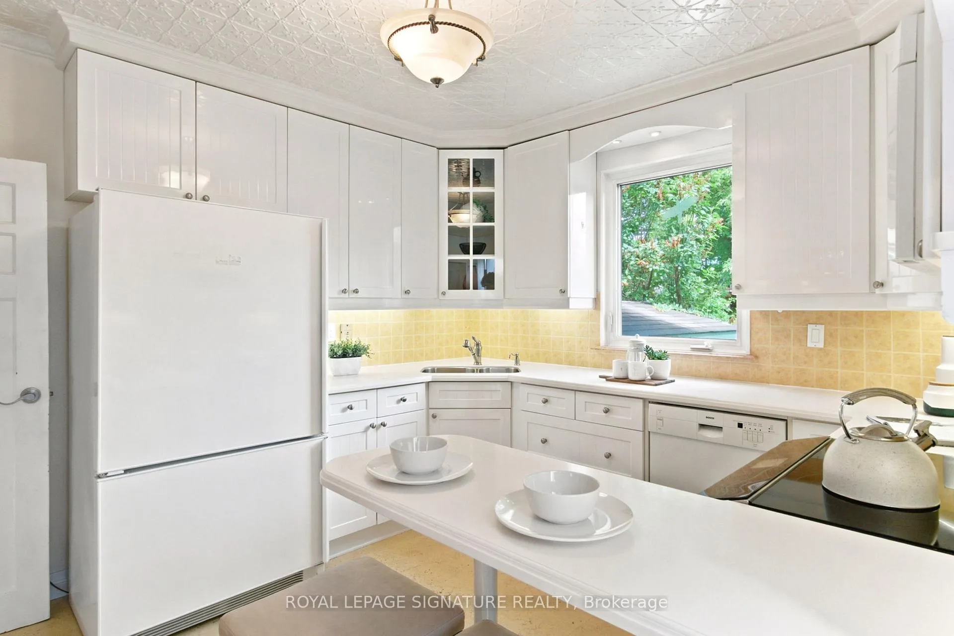 Photo 17 of 146 Gloucester Grove, Toronto, Oakwood Village — HOMEH