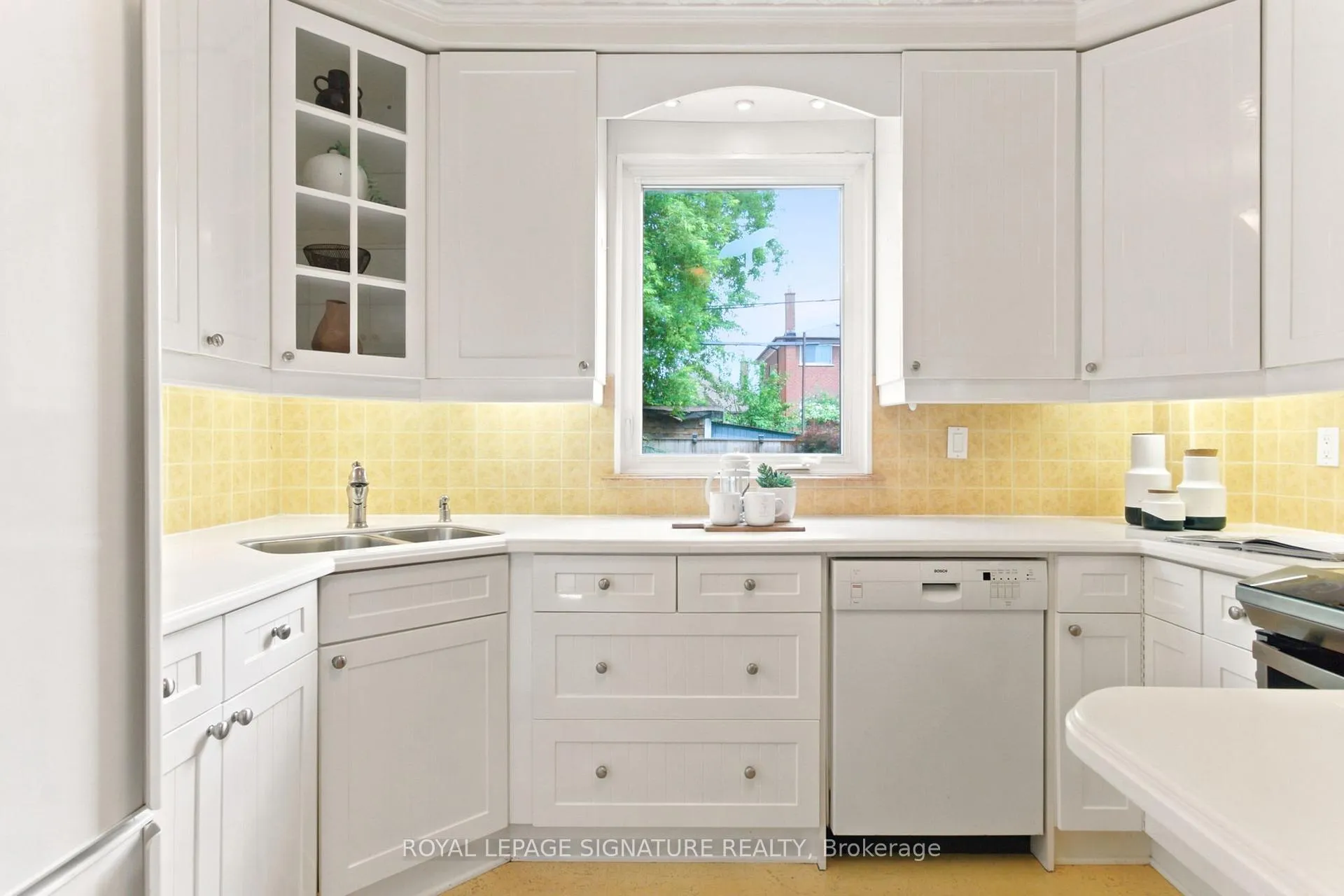 Photo 18 of 146 Gloucester Grove, Toronto, Oakwood Village — HOMEH