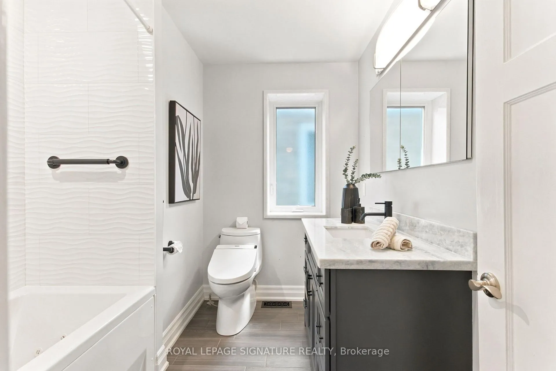 Photo 32 of 146 Gloucester Grove, Toronto, Oakwood Village — HOMEH