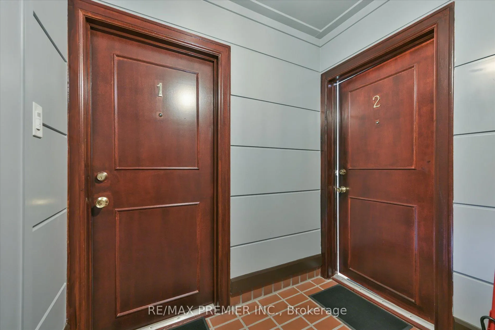 Photo 5 of Unit 2, 1615 Bayview Avenue, Toronto, Leaside — HOMEH