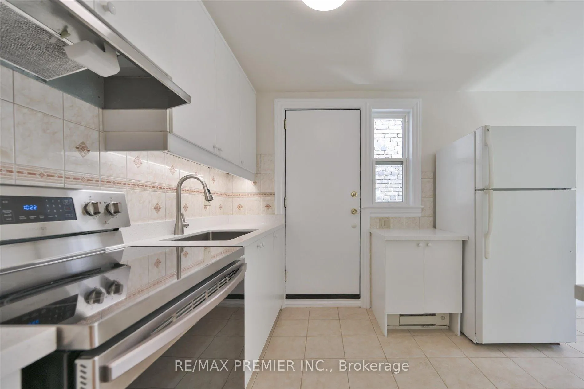 Photo 12 of Unit 2, 1615 Bayview Avenue, Toronto, Leaside — HOMEH