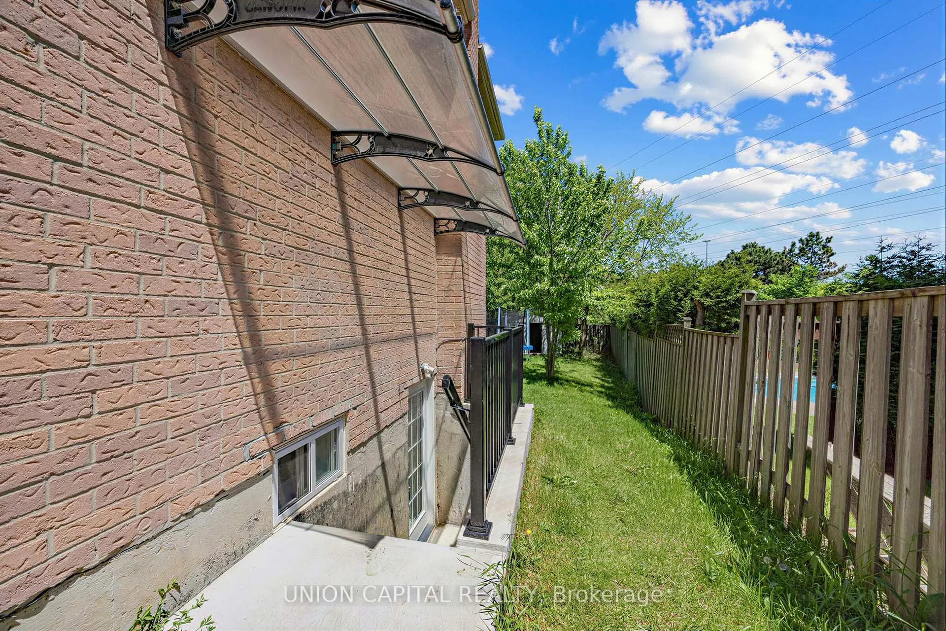 Photo 2 of Unit Bsmt, 274 Harrowsmith Drive, Mississauga, Hurontario — HOMEH