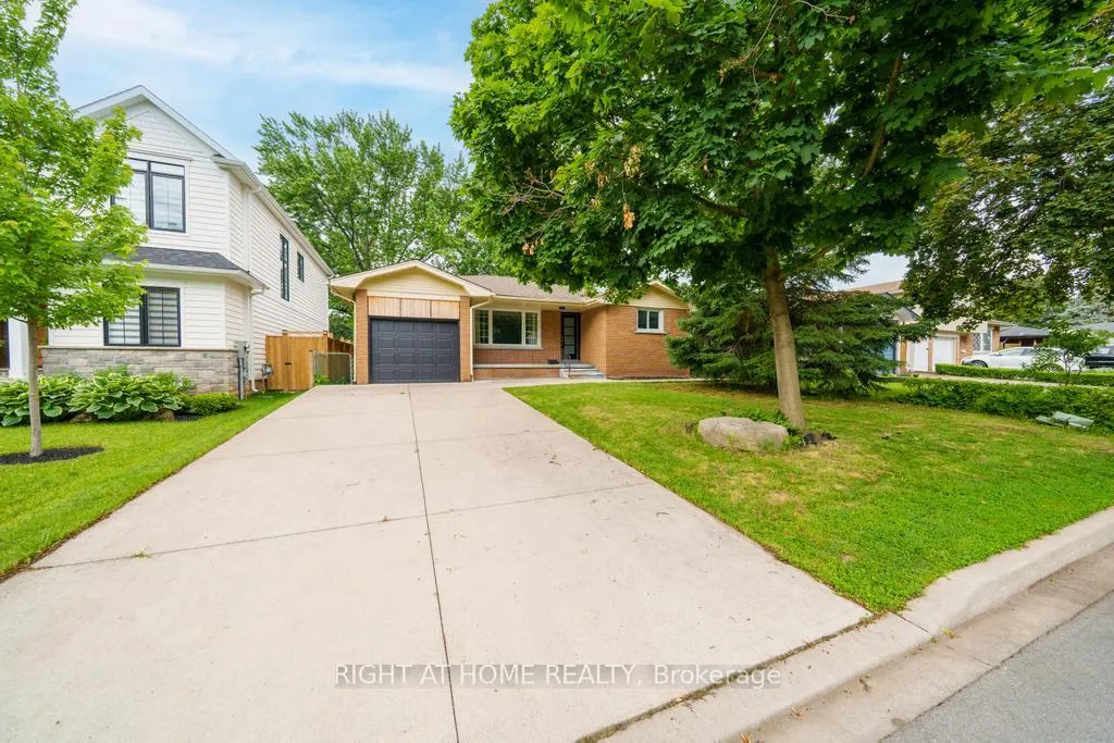 Photo 2 of 662 Montego Crescent, Burlington, Roseland — HOMEH