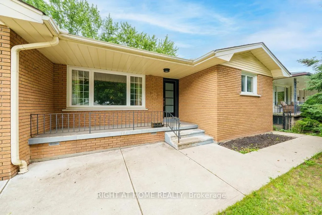 Photo 4 of 662 Montego Crescent, Burlington, Roseland — HOMEH