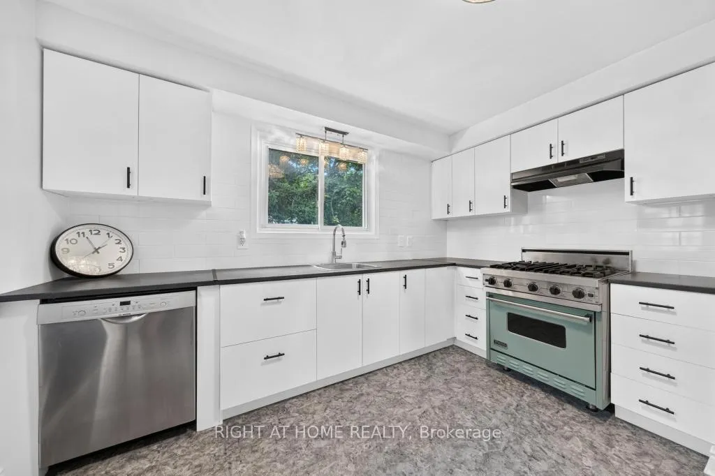 Photo 10 of 662 Montego Crescent, Burlington, Roseland — HOMEH