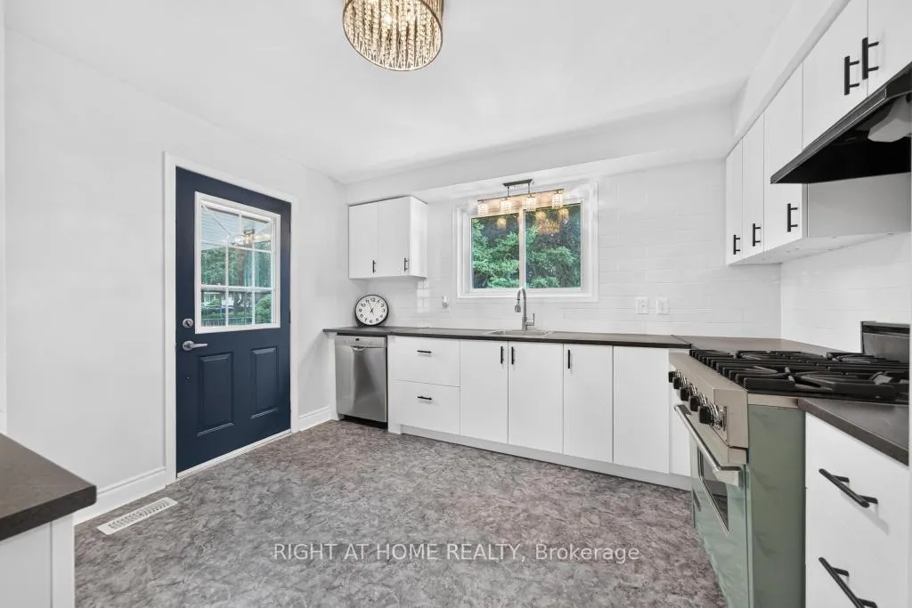 Photo 11 of 662 Montego Crescent, Burlington, Roseland — HOMEH