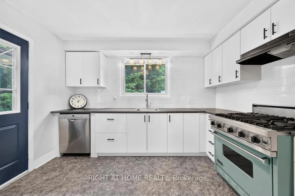 Photo 12 of 662 Montego Crescent, Burlington, Roseland — HOMEH