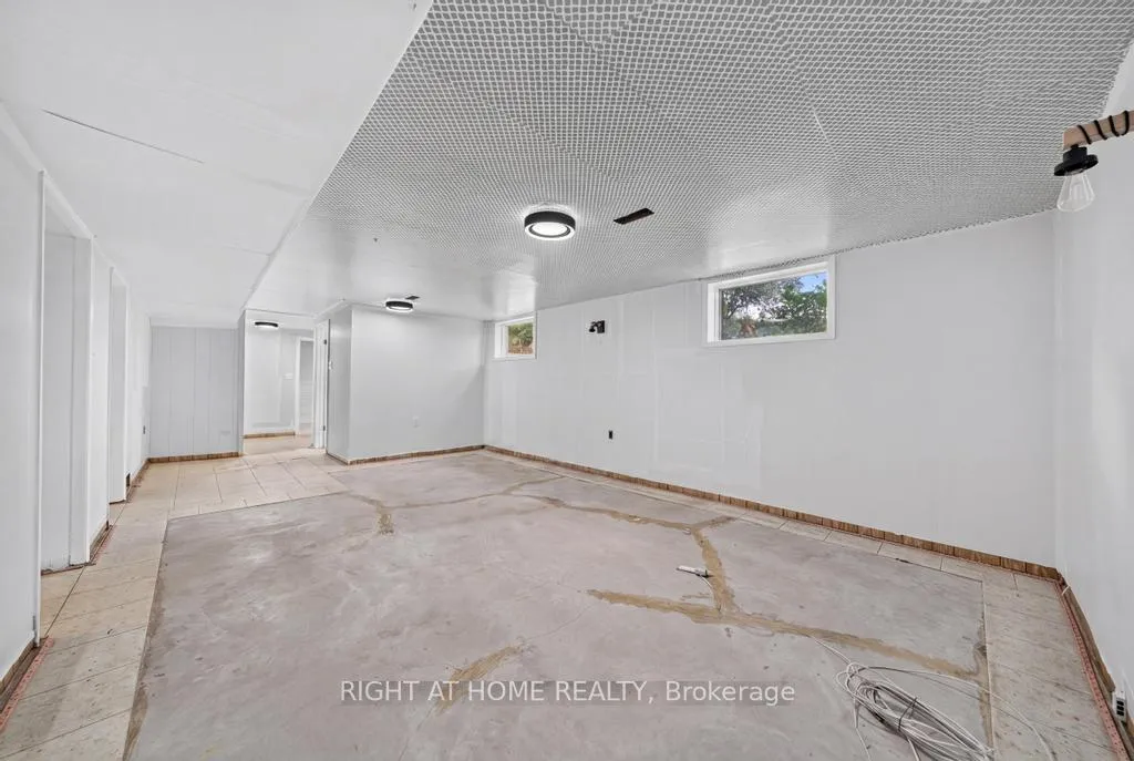 Photo 25 of 662 Montego Crescent, Burlington, Roseland — HOMEH