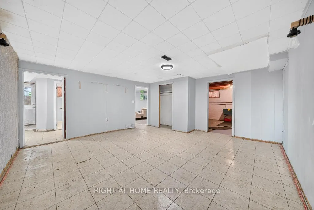 Photo 30 of 662 Montego Crescent, Burlington, Roseland — HOMEH