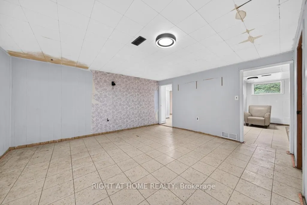 Photo 32 of 662 Montego Crescent, Burlington, Roseland — HOMEH
