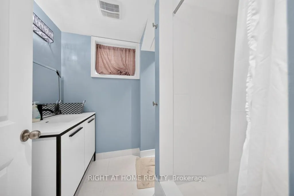 Photo 33 of 662 Montego Crescent, Burlington, Roseland — HOMEH