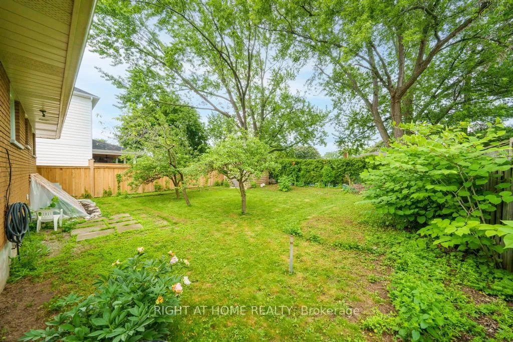 Photo 38 of 662 Montego Crescent, Burlington, Roseland — HOMEH