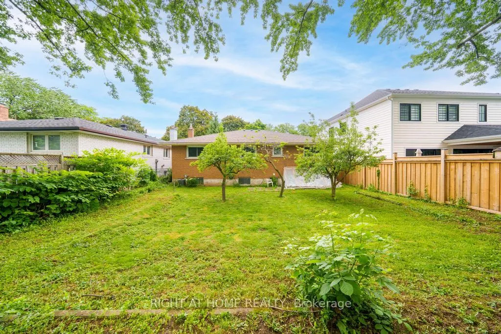 Photo 43 of 662 Montego Crescent, Burlington, Roseland — HOMEH