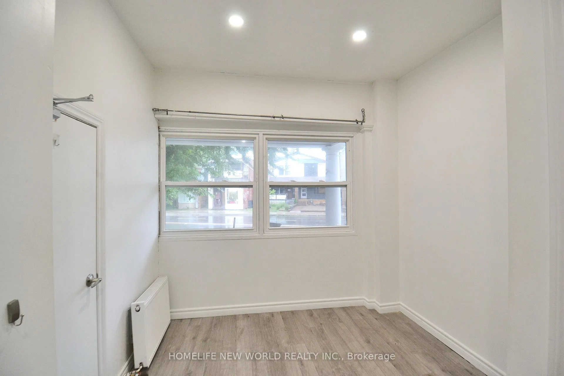 Photo 1 of Unit M5, 885 Broadview Avenue, Toronto, Playter Estates-Danforth — HOMEH