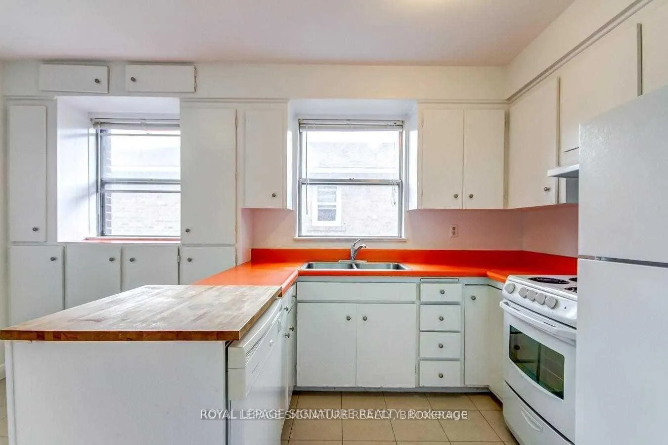 Photo 3 of 138 Woburn Avenue, Toronto, Bedford Park-Nortown — HOMEH