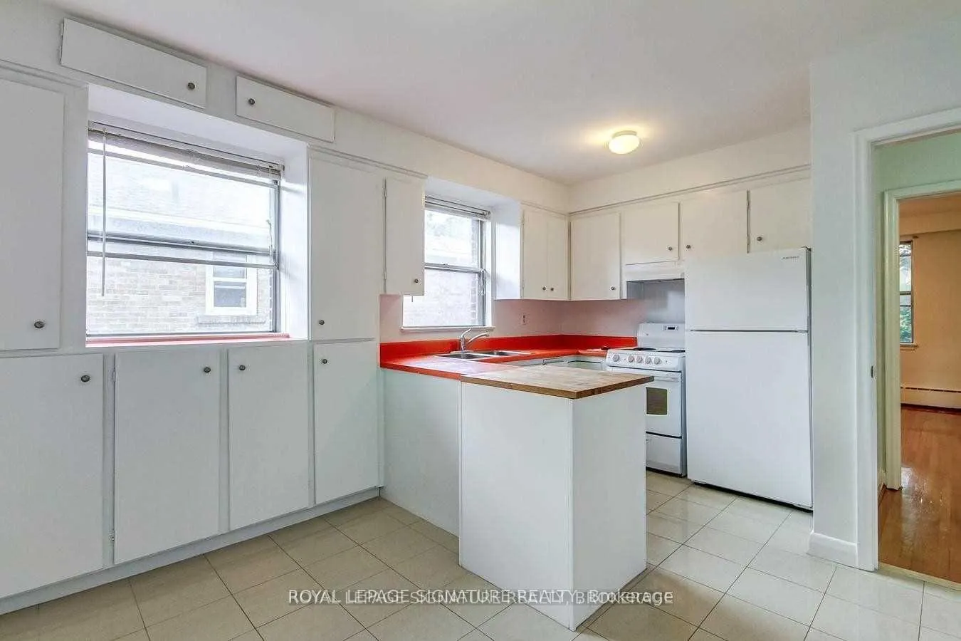 Photo 4 of 138 Woburn Avenue, Toronto, Bedford Park-Nortown — HOMEH