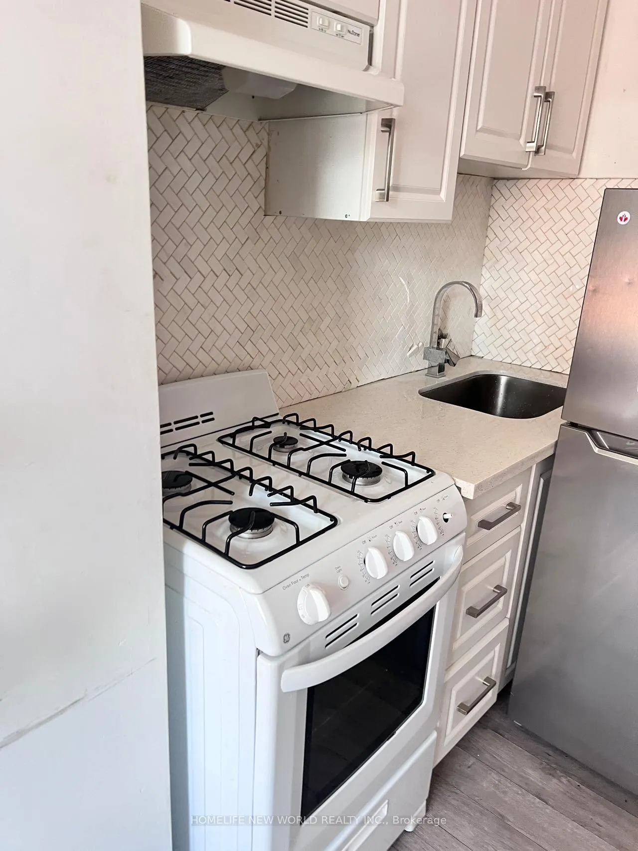 Photo 3 of Unit 203, 885 Broadview Avenue, Toronto, Playter Estates-Danforth — HOMEH