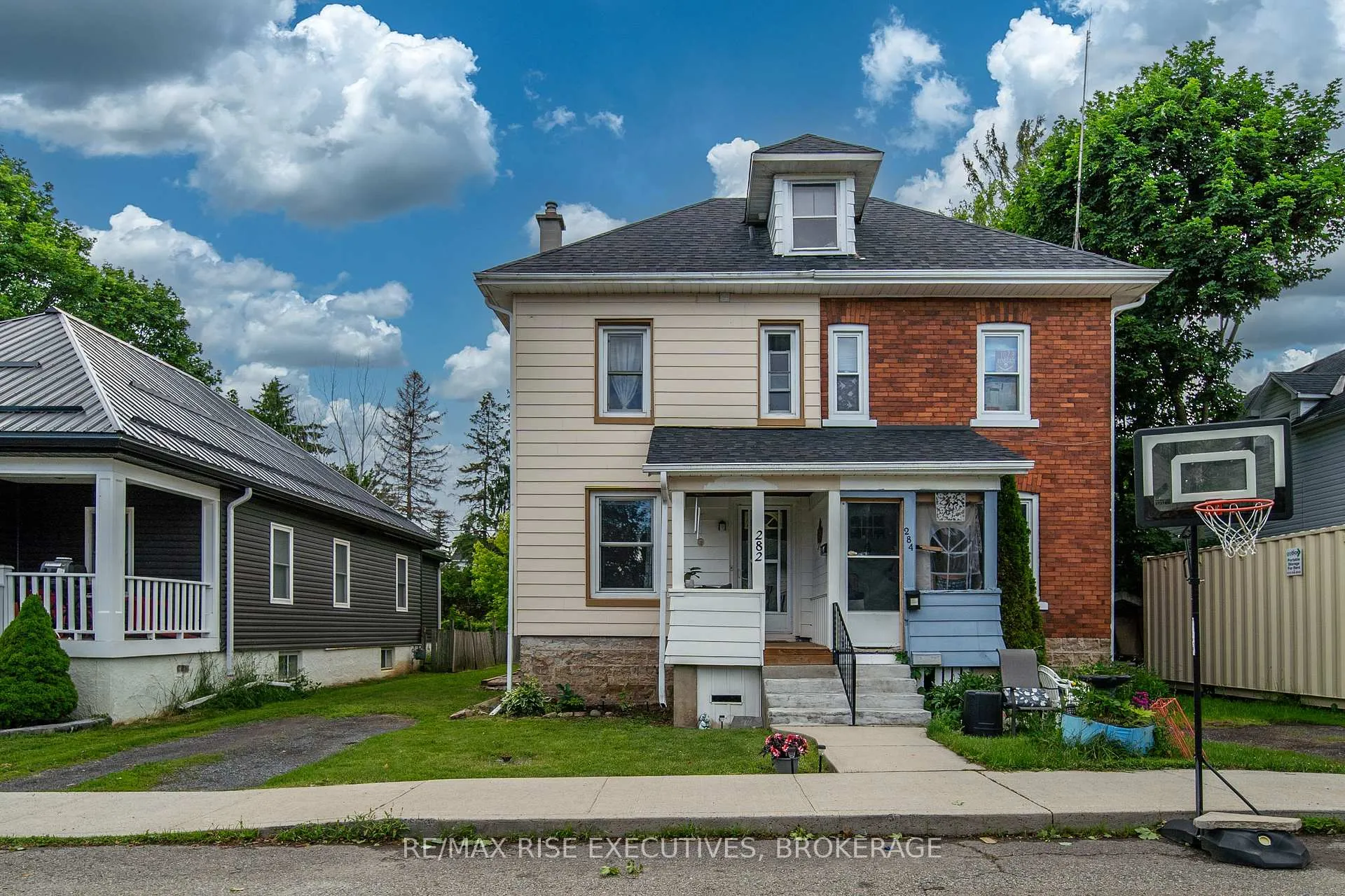 Photo 2 of 282 Sydenham Street, Gananoque, Gananoque — HOMEH