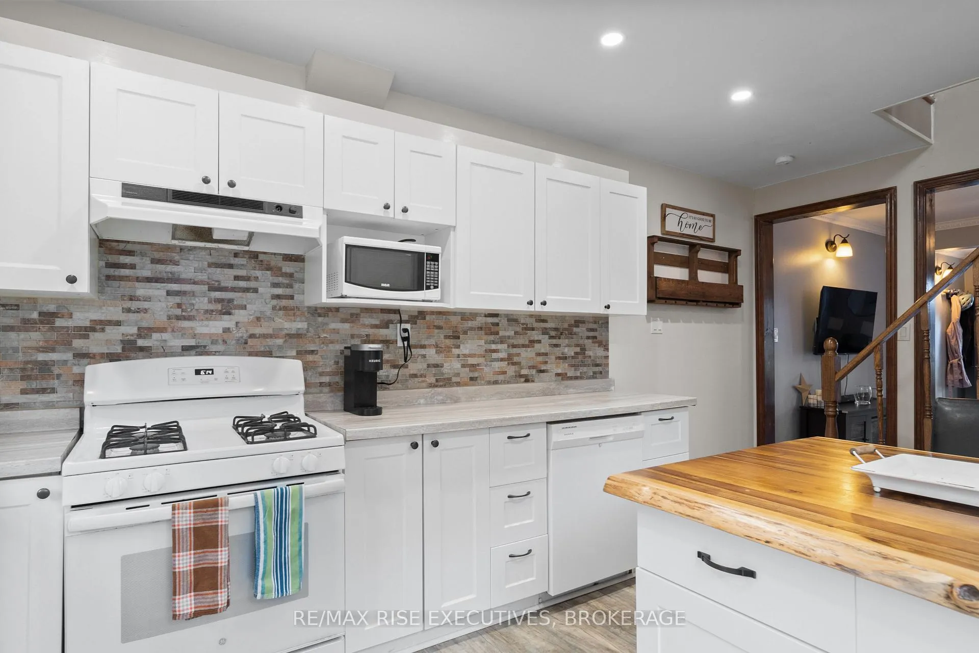 Photo 17 of 282 Sydenham Street, Gananoque, Gananoque — HOMEH