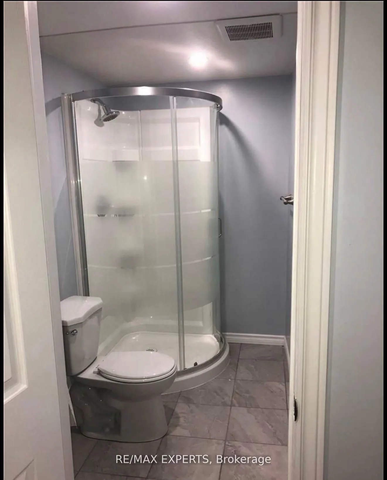 Photo 9 of 87 Spruce Pine Crescent, Vaughan, Patterson — HOMEH