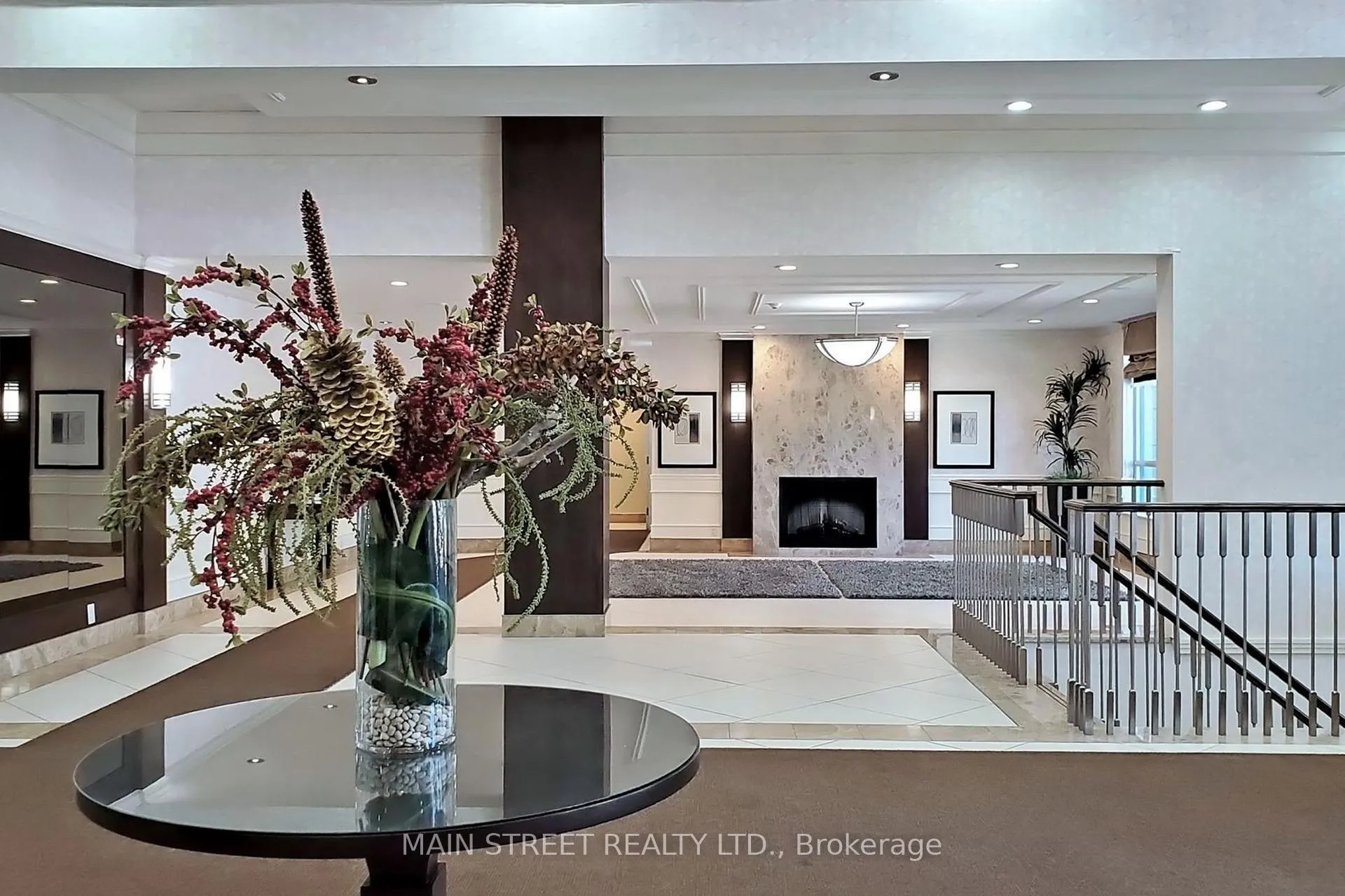 Photo 4 of Unit 903, 30 North Park Road, Vaughan, Beverley Glen — HOMEH