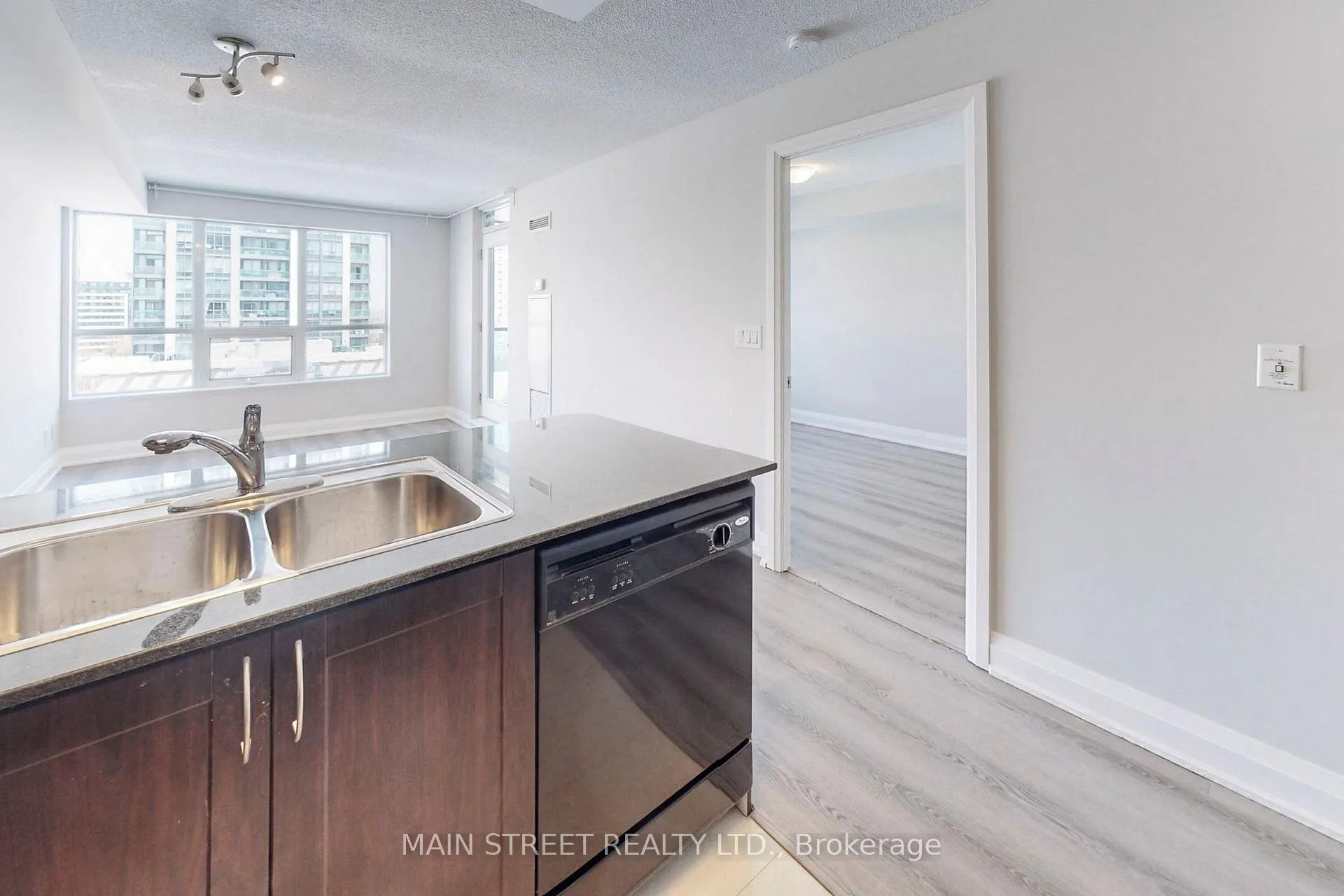 Photo 17 of Unit 903, 30 North Park Road, Vaughan, Beverley Glen — HOMEH