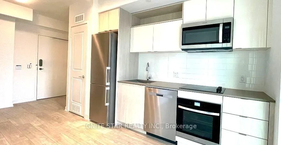 Front of Unit 1405, 100 Dalhousie Street