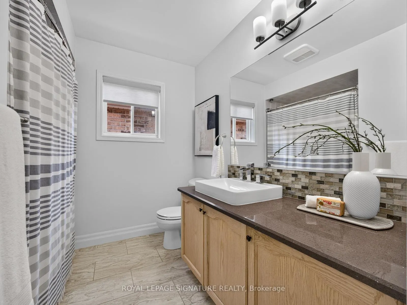 Photo 11 of 679 Sunbird Trail, Pickering, Amberlea — HOMEH