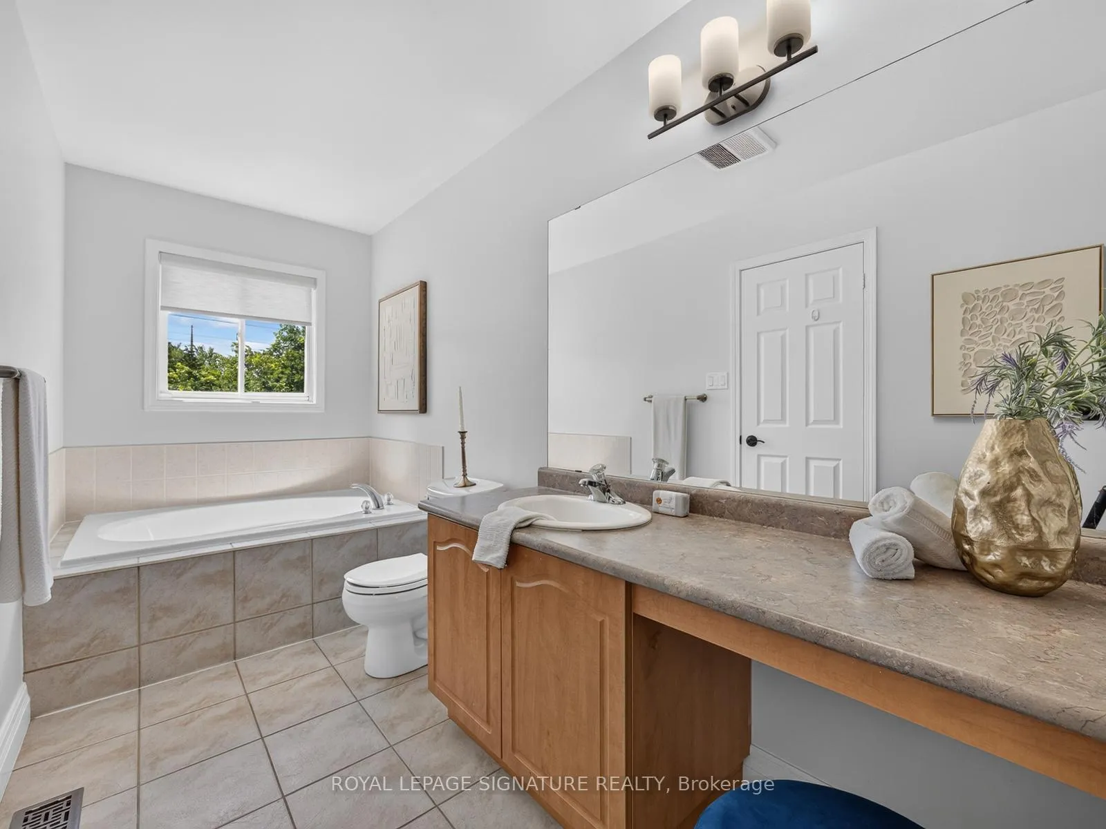Photo 15 of 679 Sunbird Trail, Pickering, Amberlea — HOMEH
