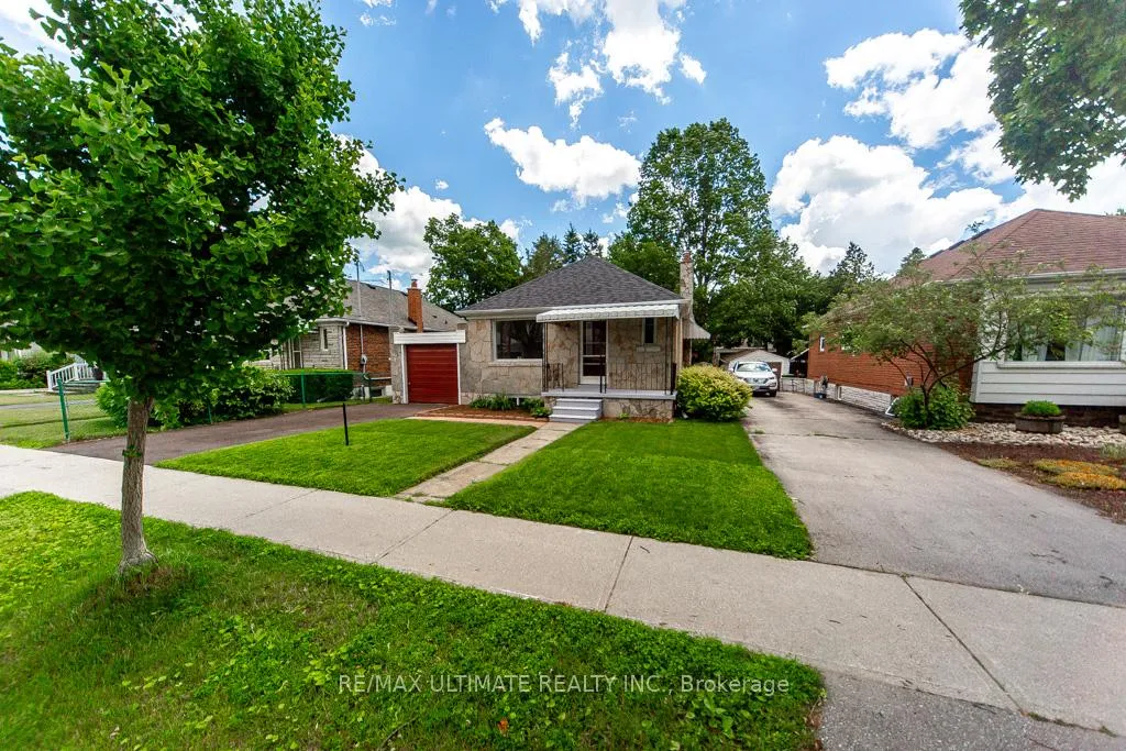 Photo 2 of 61 Yorkview Drive, Etobicoke, Stonegate-Queensway — HOMEH