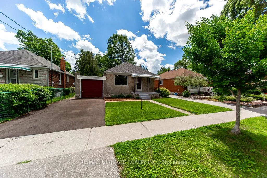 Photo 3 of 61 Yorkview Drive, Etobicoke, Stonegate-Queensway — HOMEH
