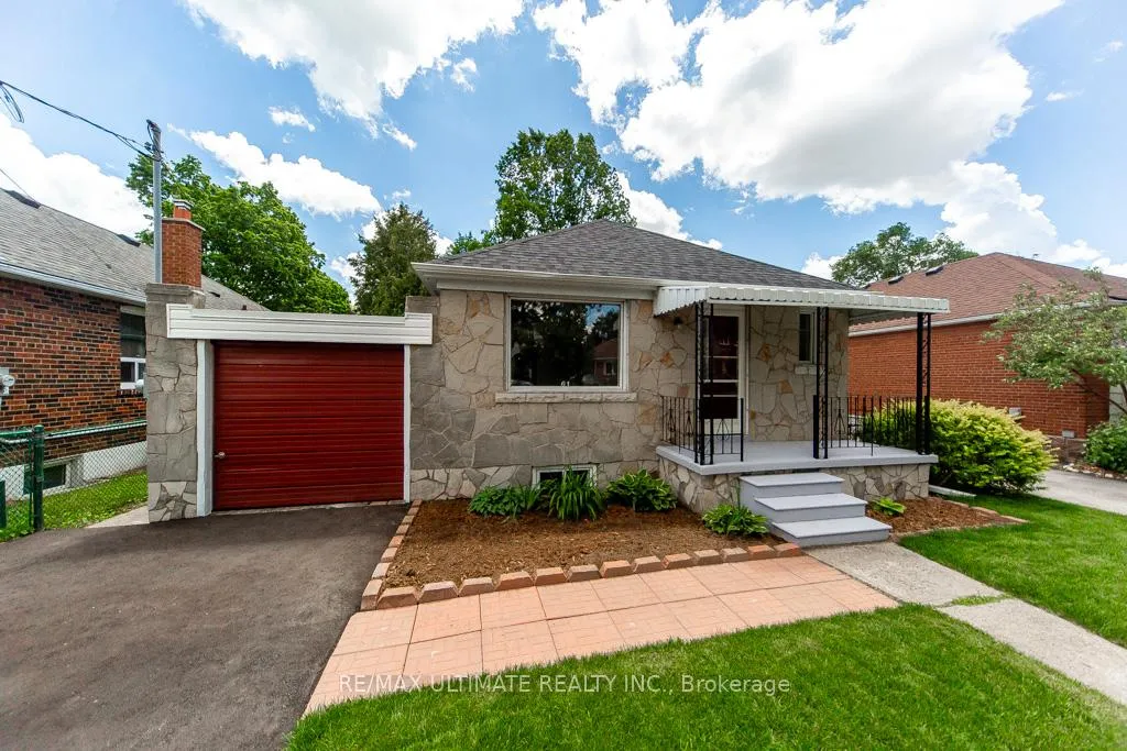 Photo 5 of 61 Yorkview Drive, Etobicoke, Stonegate-Queensway — HOMEH