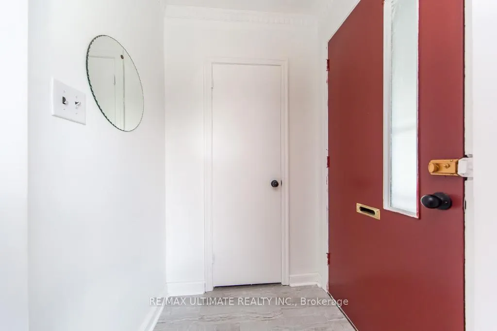 Photo 9 of 61 Yorkview Drive, Etobicoke, Stonegate-Queensway — HOMEH