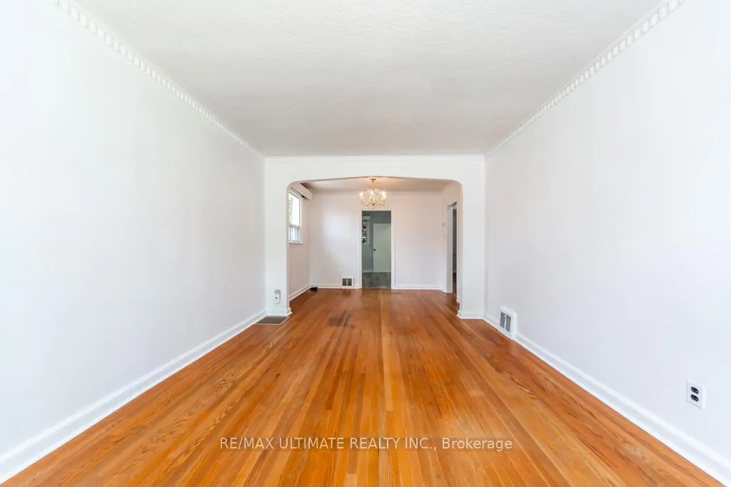 Photo 11 of 61 Yorkview Drive, Etobicoke, Stonegate-Queensway — HOMEH