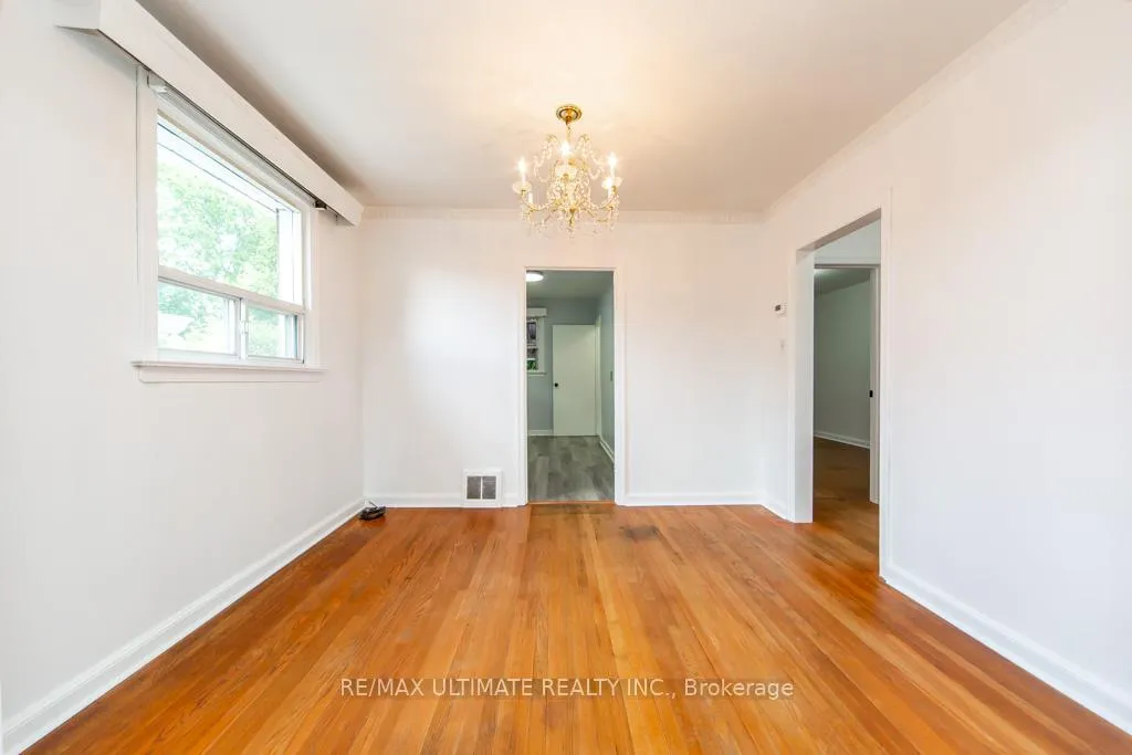 Photo 13 of 61 Yorkview Drive, Etobicoke, Stonegate-Queensway — HOMEH