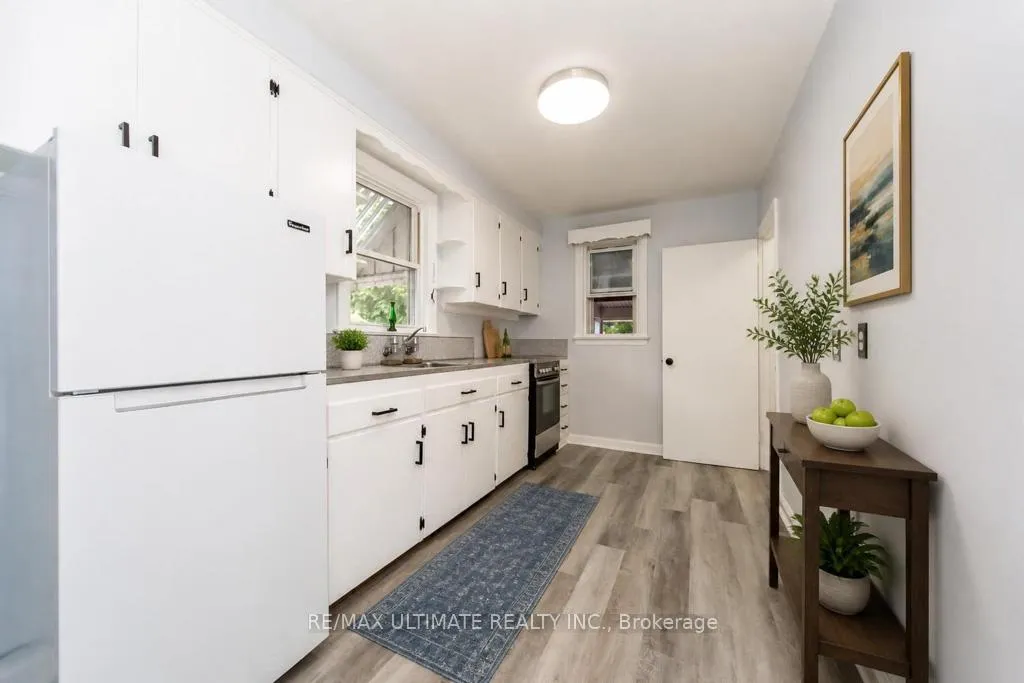 Photo 15 of 61 Yorkview Drive, Etobicoke, Stonegate-Queensway — HOMEH