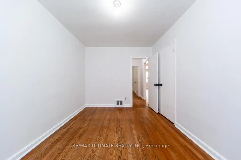 Photo 30 of 61 Yorkview Drive, Etobicoke, Stonegate-Queensway — HOMEH