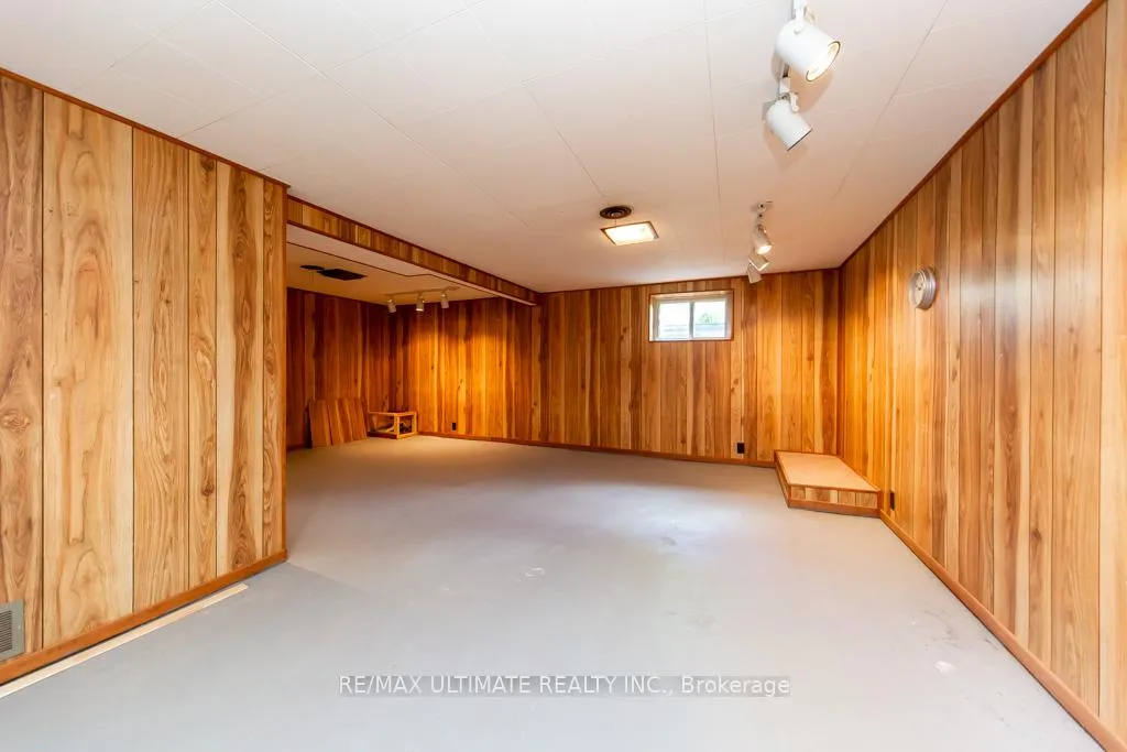 Photo 37 of 61 Yorkview Drive, Etobicoke, Stonegate-Queensway — HOMEH