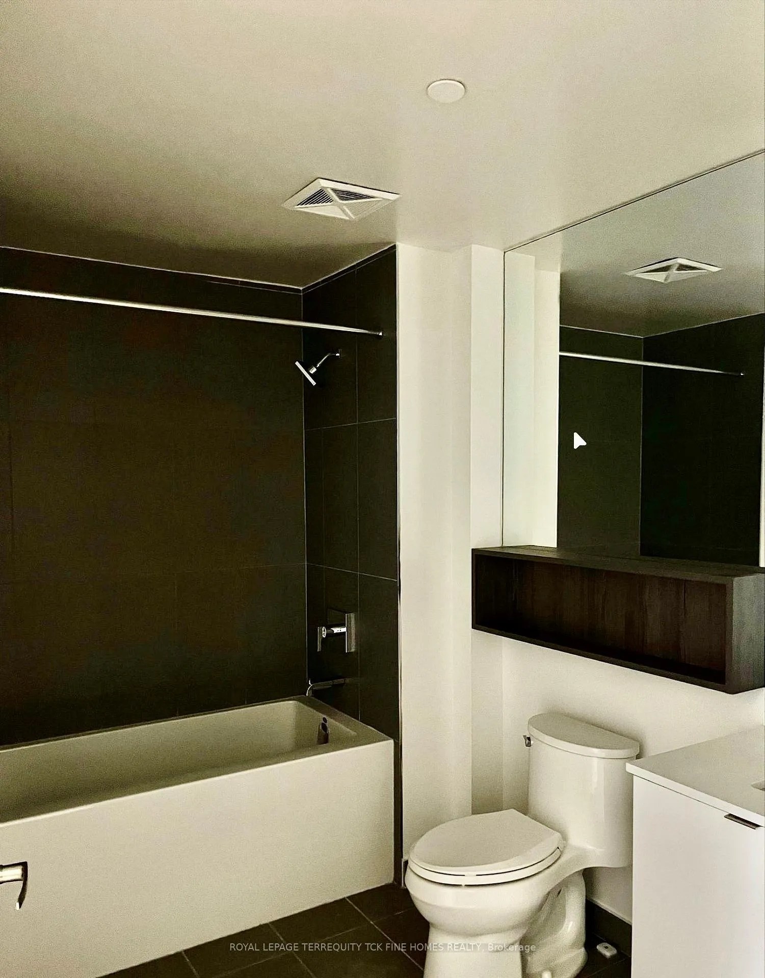 Photo 5 of Unit 352, 60 Princess Street, Toronto, Waterfront Communities — HOMEH