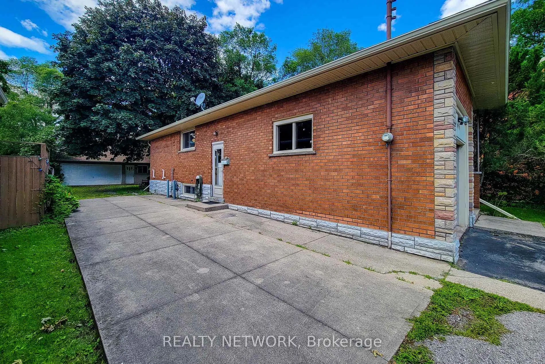 Photo 3 of 314 Upper Kenilworth Avenue, Hamilton, Huntington — HOMEH