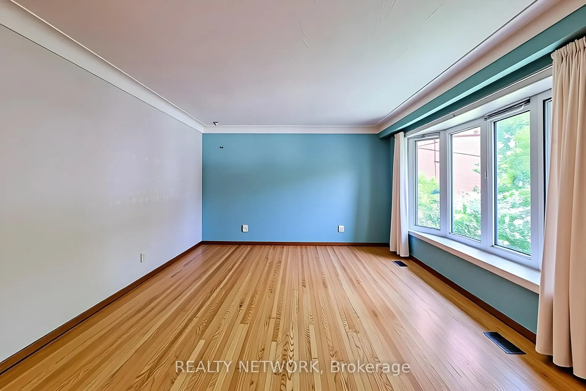 Photo 6 of 314 Upper Kenilworth Avenue, Hamilton, Huntington — HOMEH