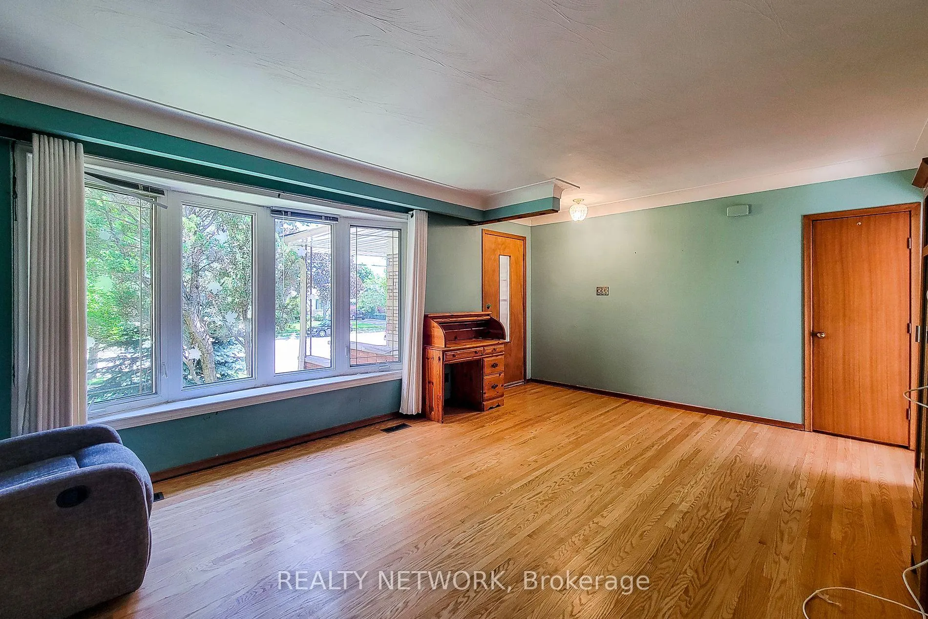 Photo 8 of 314 Upper Kenilworth Avenue, Hamilton, Huntington — HOMEH
