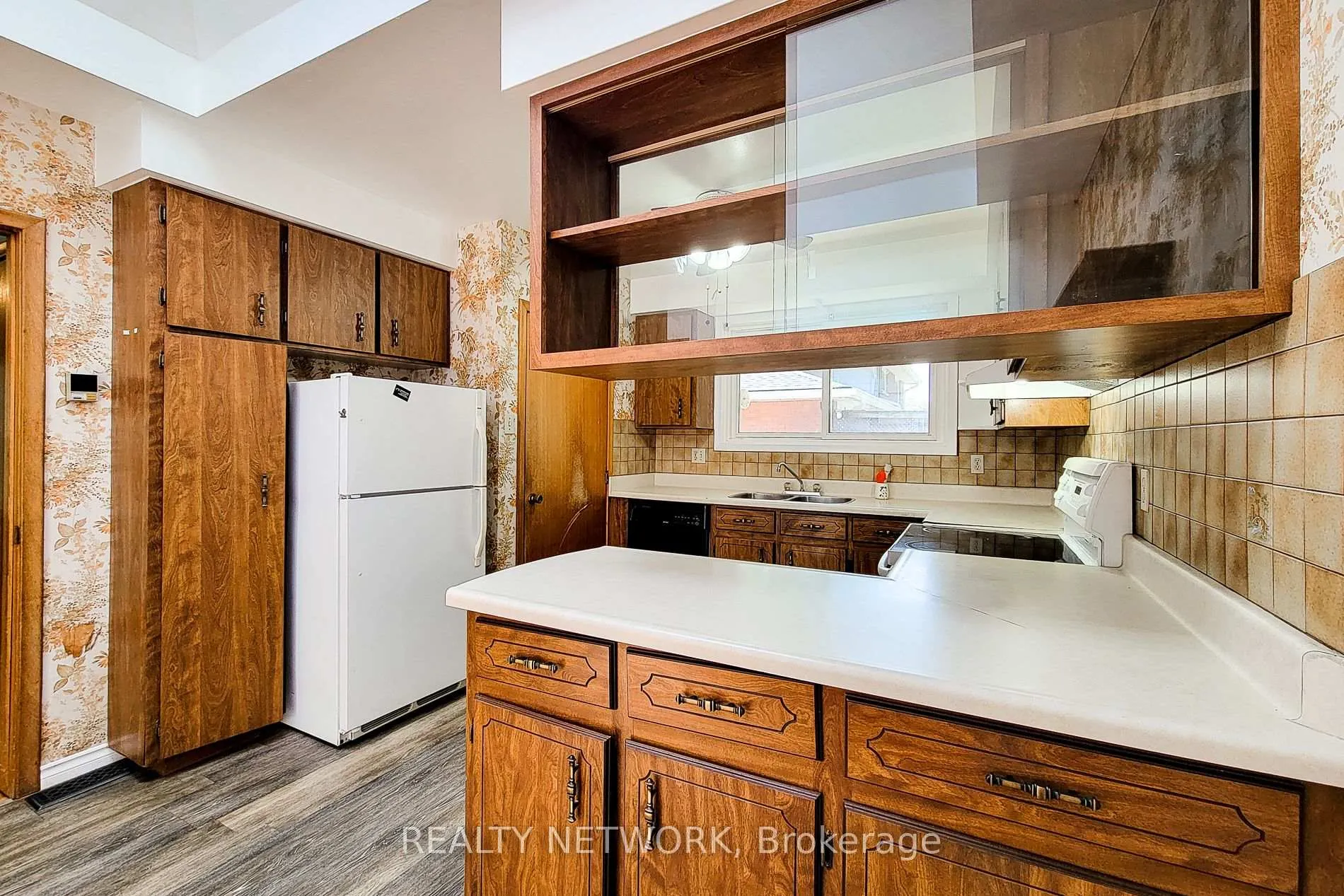 Photo 10 of 314 Upper Kenilworth Avenue, Hamilton, Huntington — HOMEH