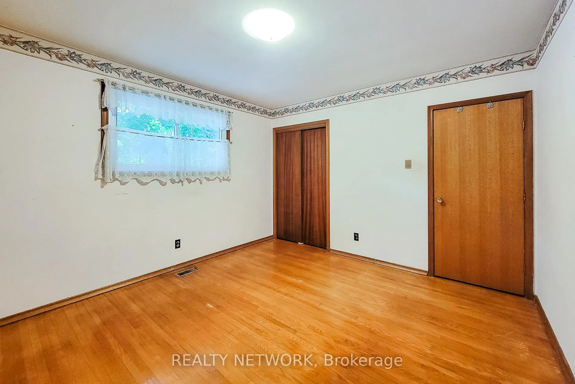 Photo 16 of 314 Upper Kenilworth Avenue, Hamilton, Huntington — HOMEH