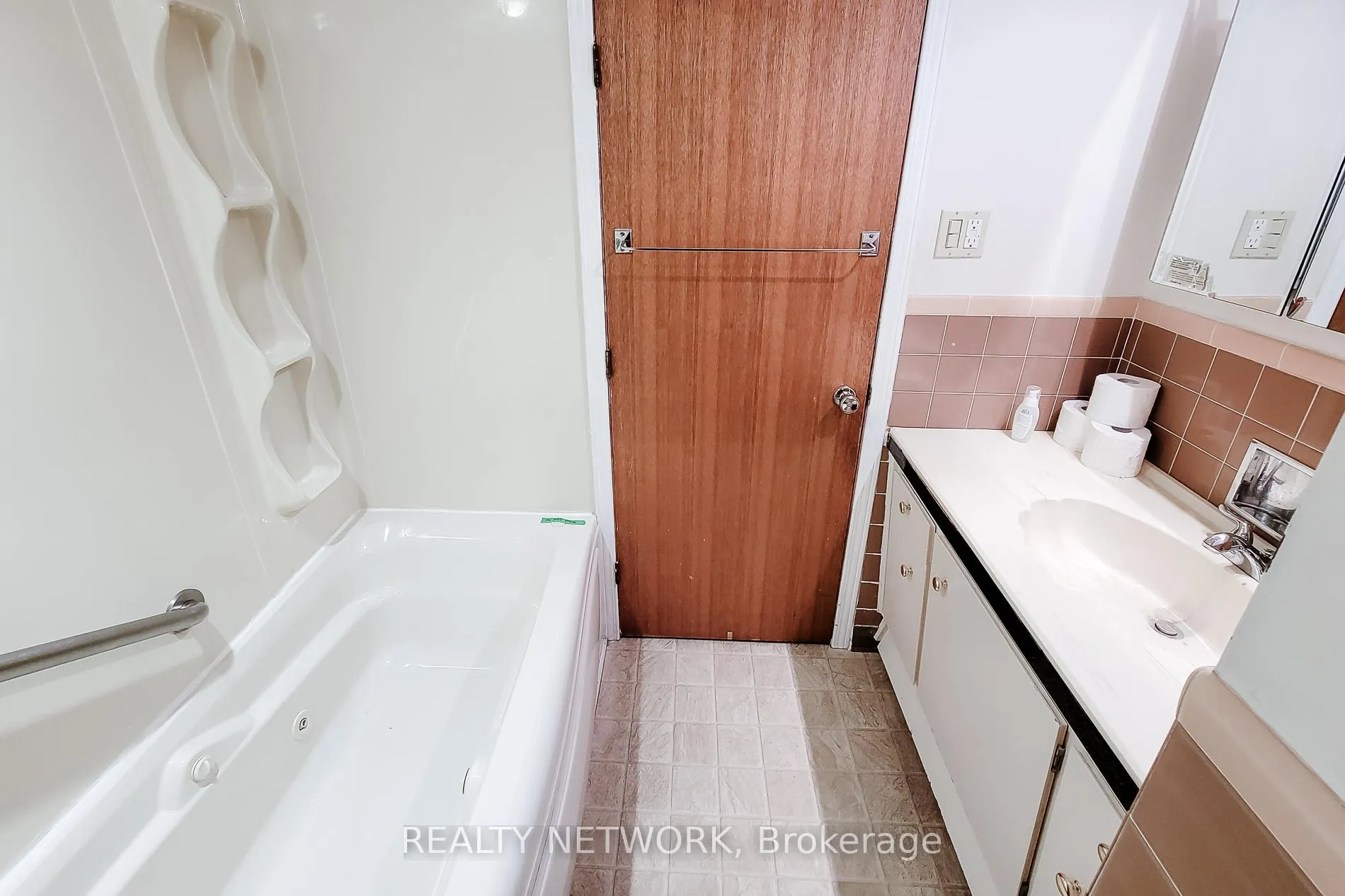 Photo 17 of 314 Upper Kenilworth Avenue, Hamilton, Huntington — HOMEH