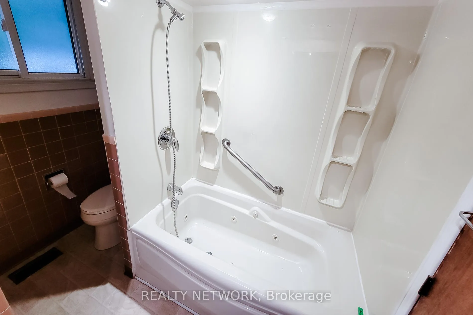 Photo 18 of 314 Upper Kenilworth Avenue, Hamilton, Huntington — HOMEH