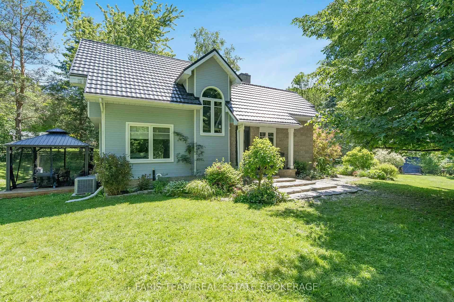 Photo 4 of 2268 Flos Road 10 E, Springwater, Rural Springwater — HOMEH
