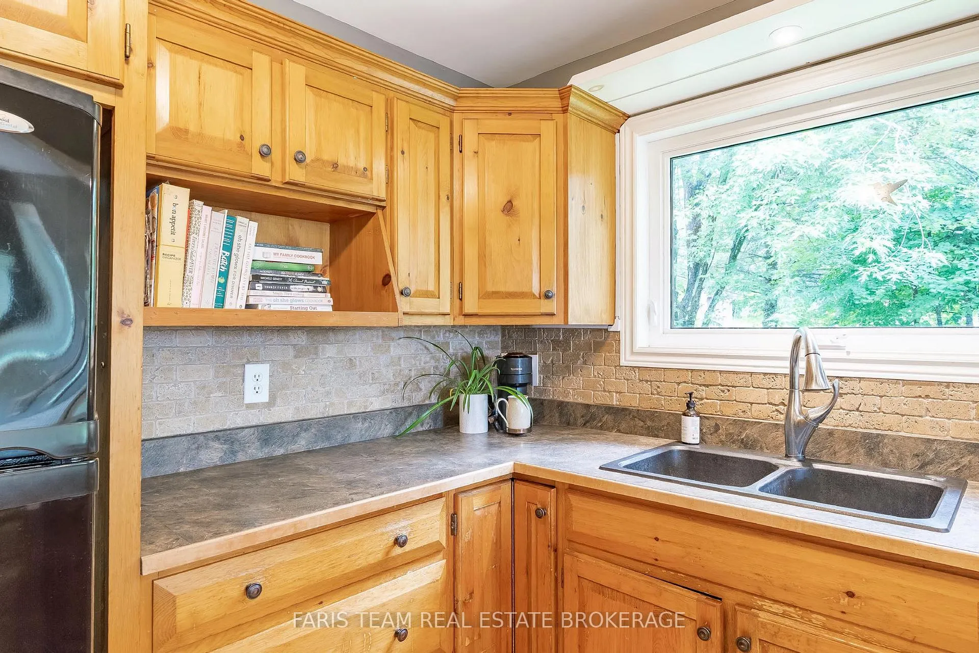 Photo 6 of 2268 Flos Road 10 E, Springwater, Rural Springwater — HOMEH