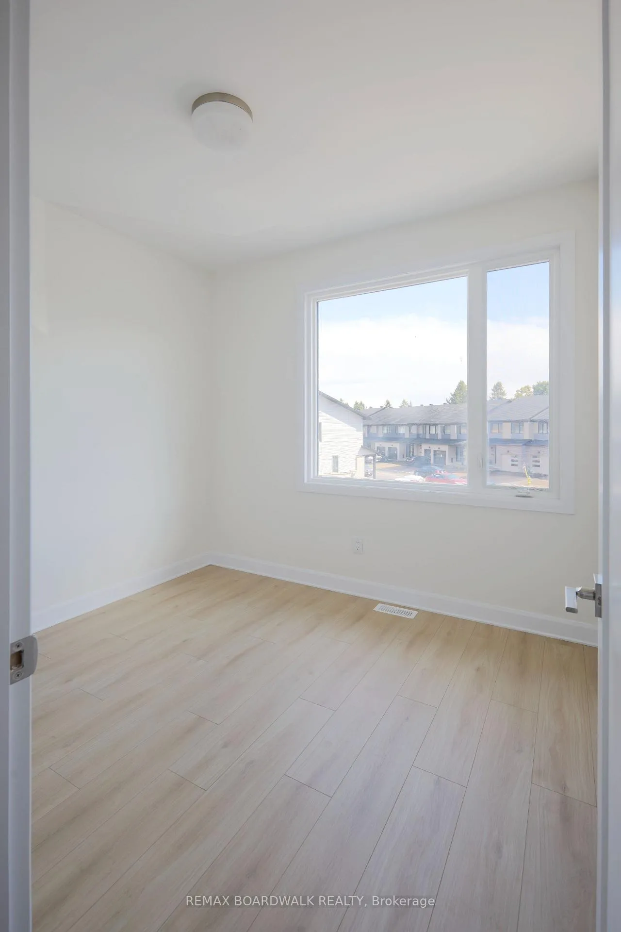 Photo 27 of 724 Kenny Gordon Avenue, Ottawa, Riverside South — HOMEH
