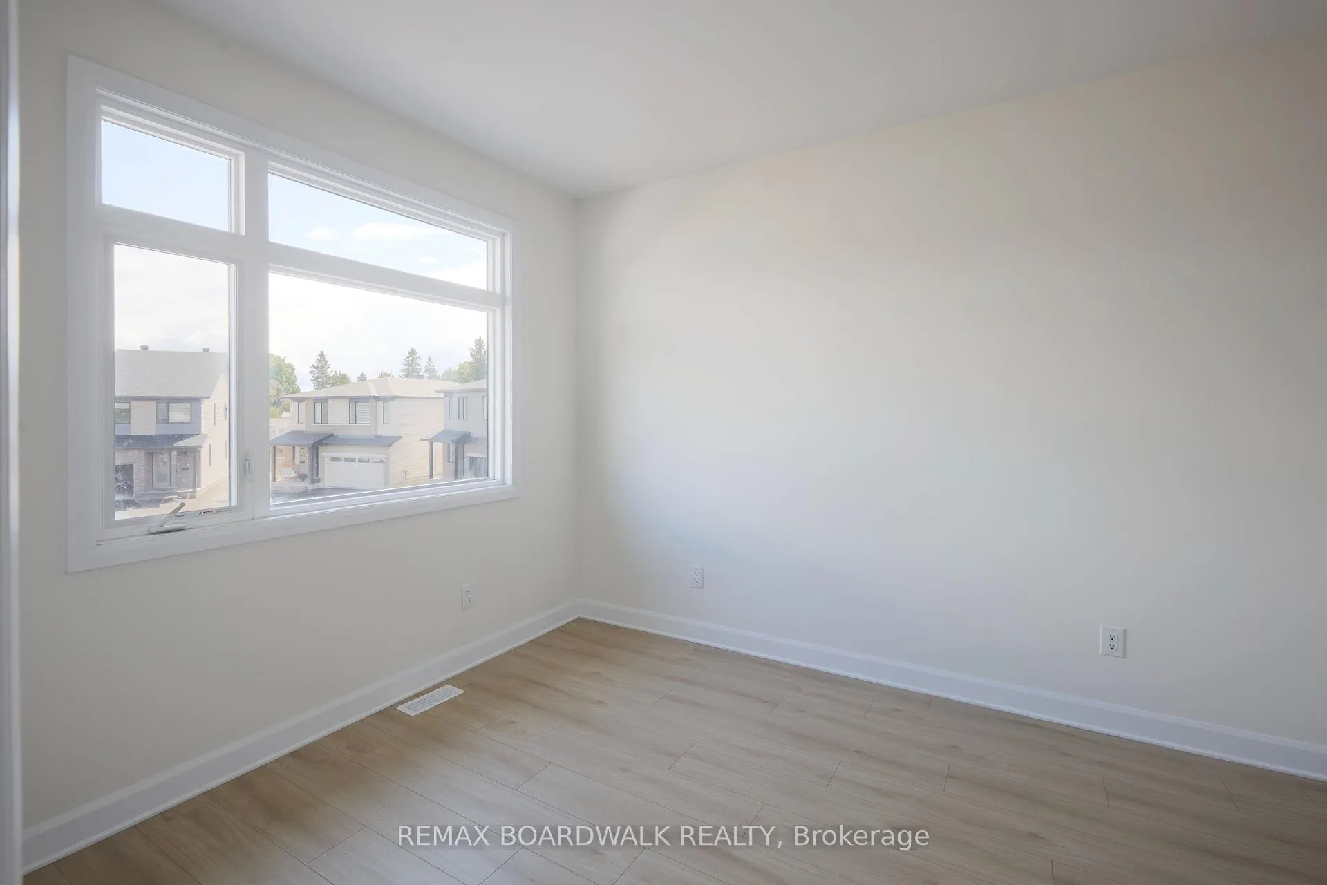 Photo 28 of 724 Kenny Gordon Avenue, Ottawa, Riverside South — HOMEH